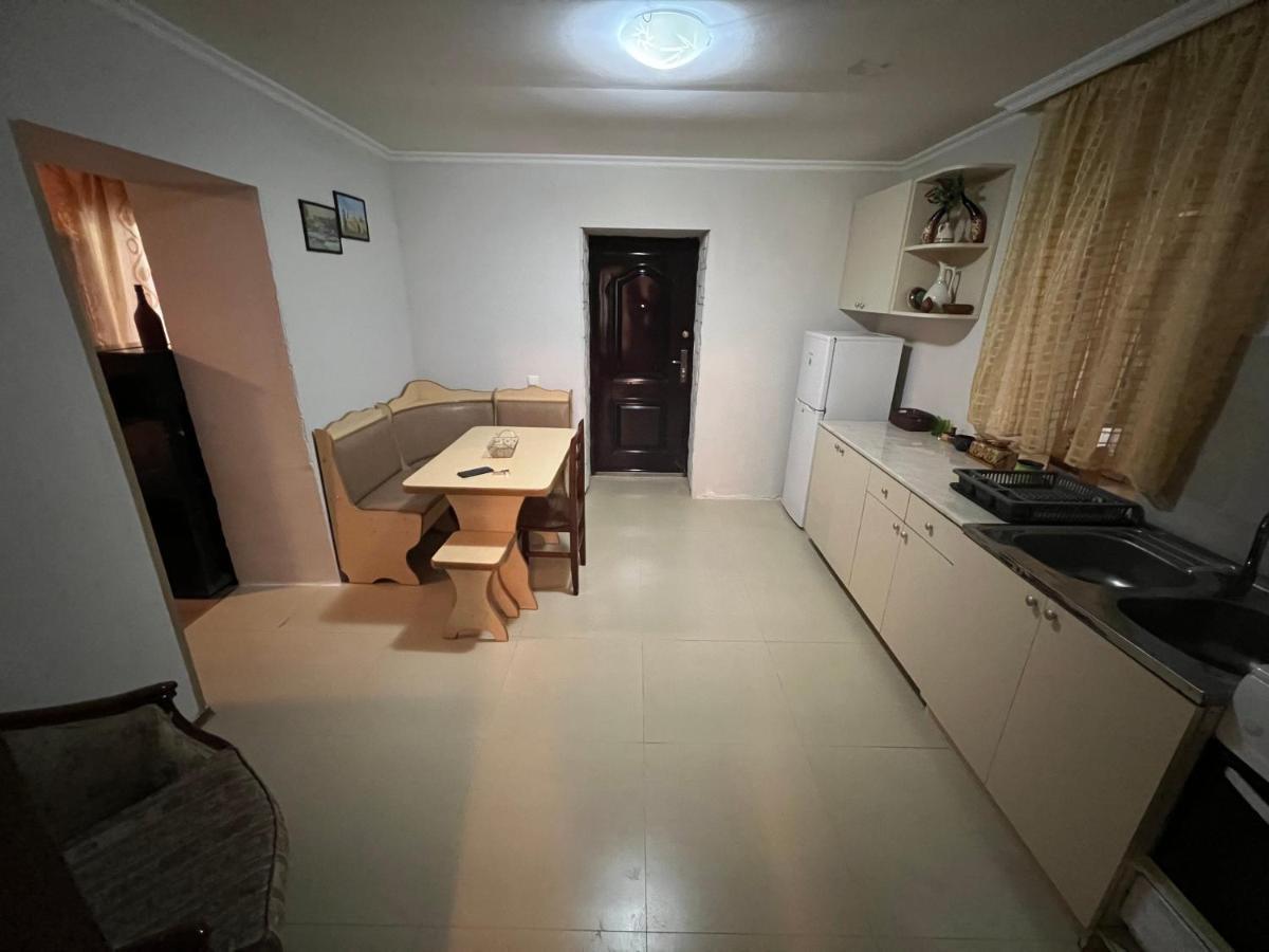 Cozy Apartment In The Centre Of Kutaissi Exterior foto
